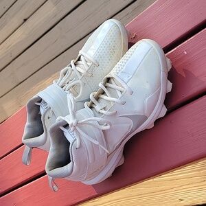 Baseball cleats